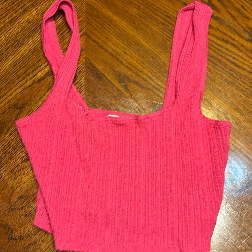 Pink tank top cropped